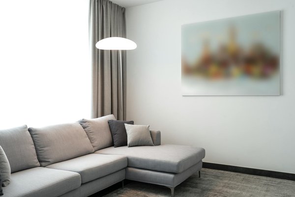 How Do You Choose the Perfect Lighting for Your UK Living Room?